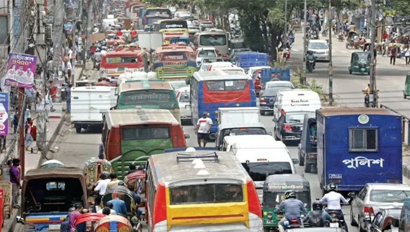 সরকার বাড়াল ১১ পয়সা, যাত্রীদের কাছ থেকে নিচ্ছে ‘মনগড়া’ ভাড়া